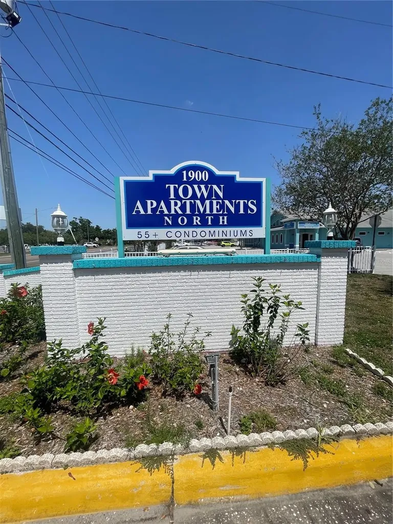 2011 58th Avenue N St Petersburg FL 33714