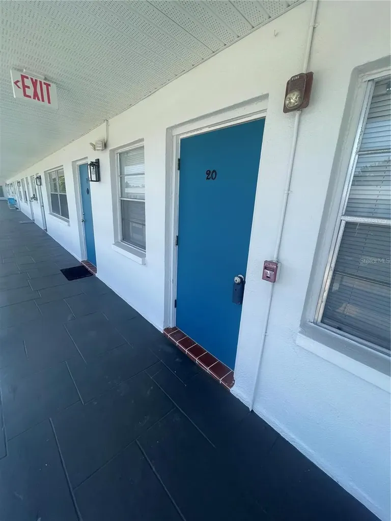 2011 58th Avenue N St Petersburg FL 33714