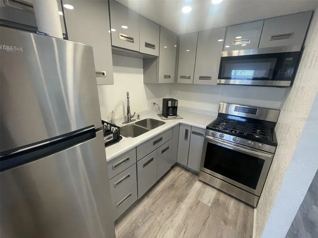 2011 58th Avenue N St Petersburg FL 33714