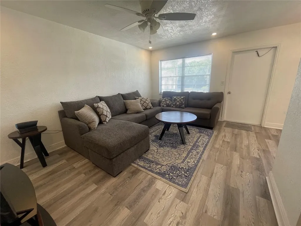 2011 58th Avenue N St Petersburg FL 33714