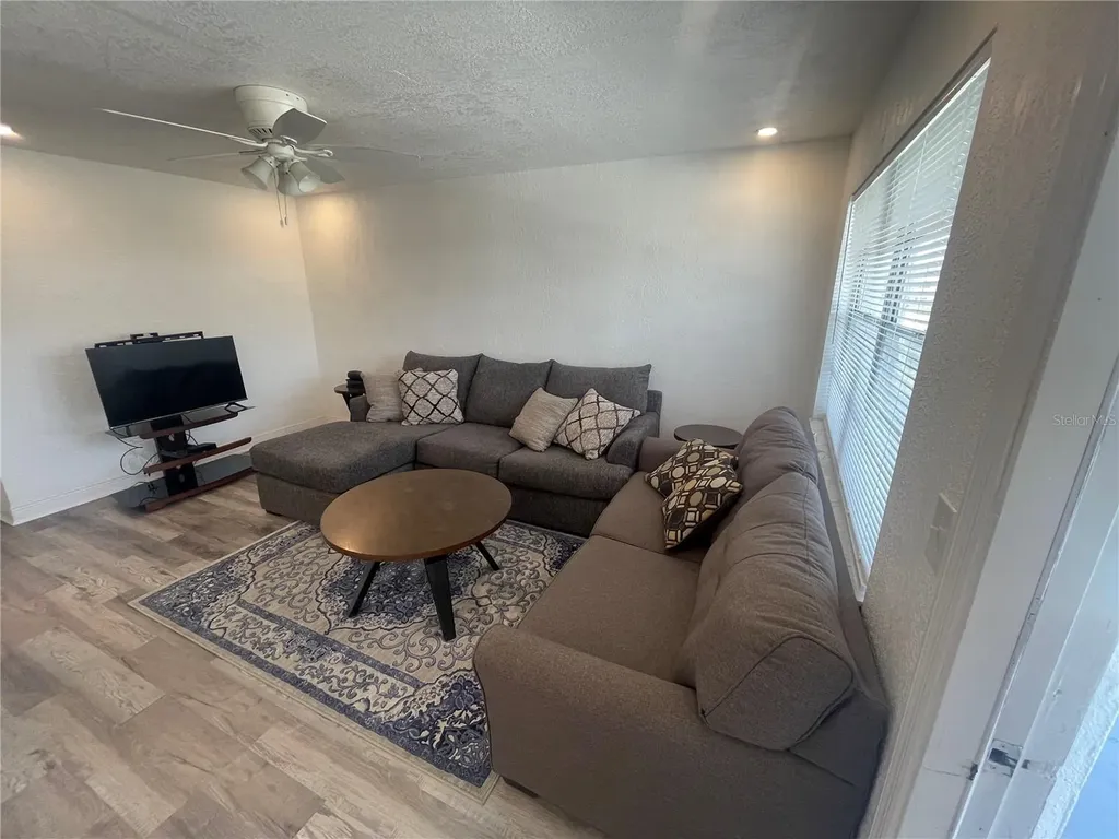 2011 58th Avenue N St Petersburg FL 33714