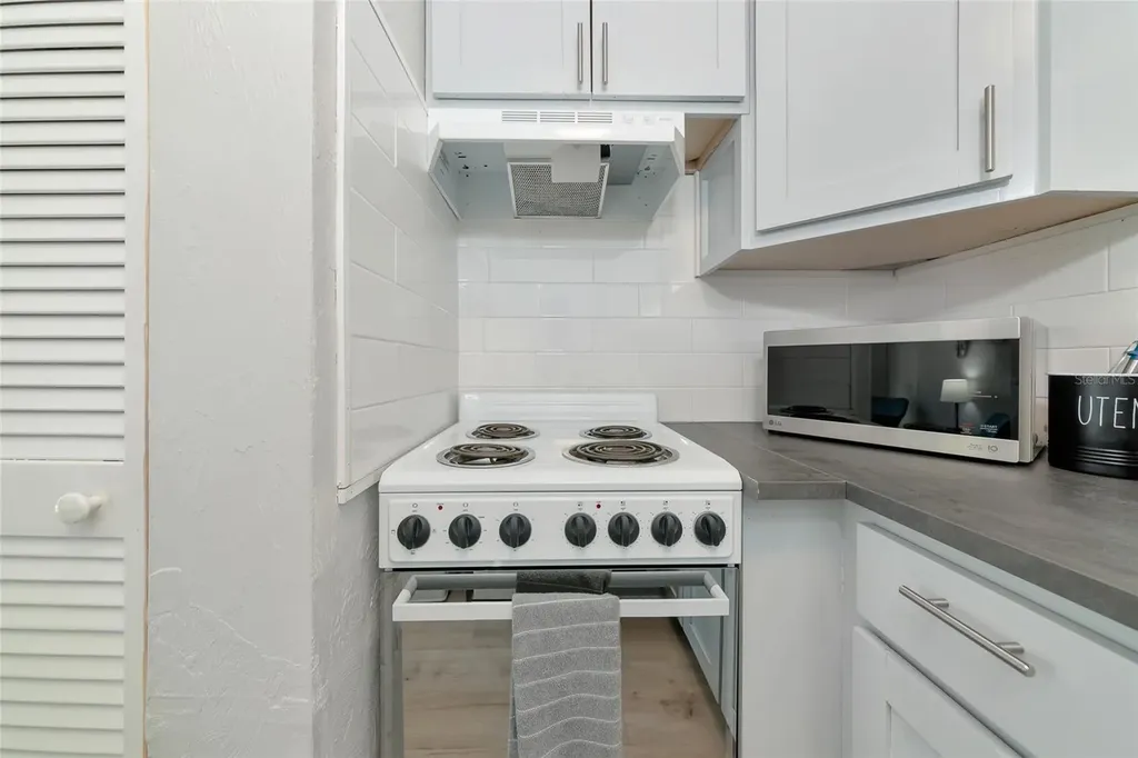 170 Roosevelt Drive Sarasota FL 34236