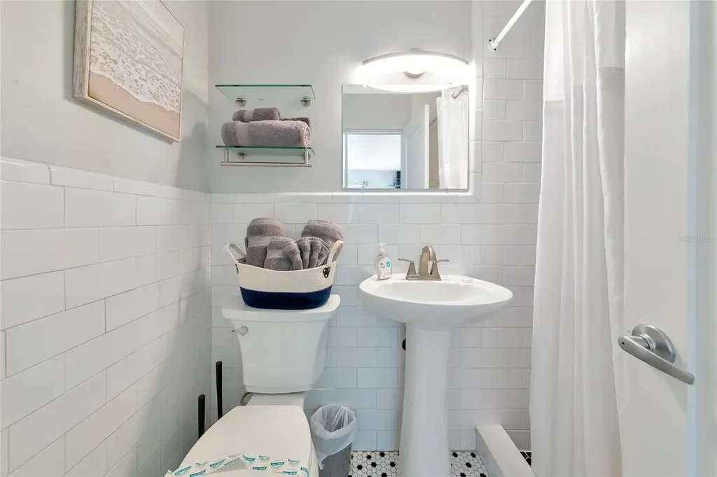 170 Roosevelt Drive Sarasota FL 34236