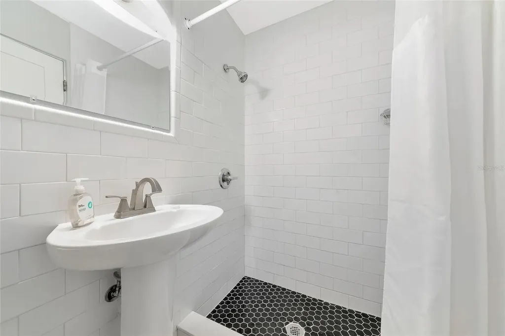 170 Roosevelt Drive Sarasota FL 34236