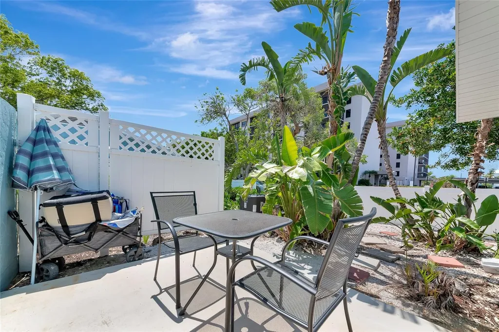 170 Roosevelt Drive Sarasota FL 34236