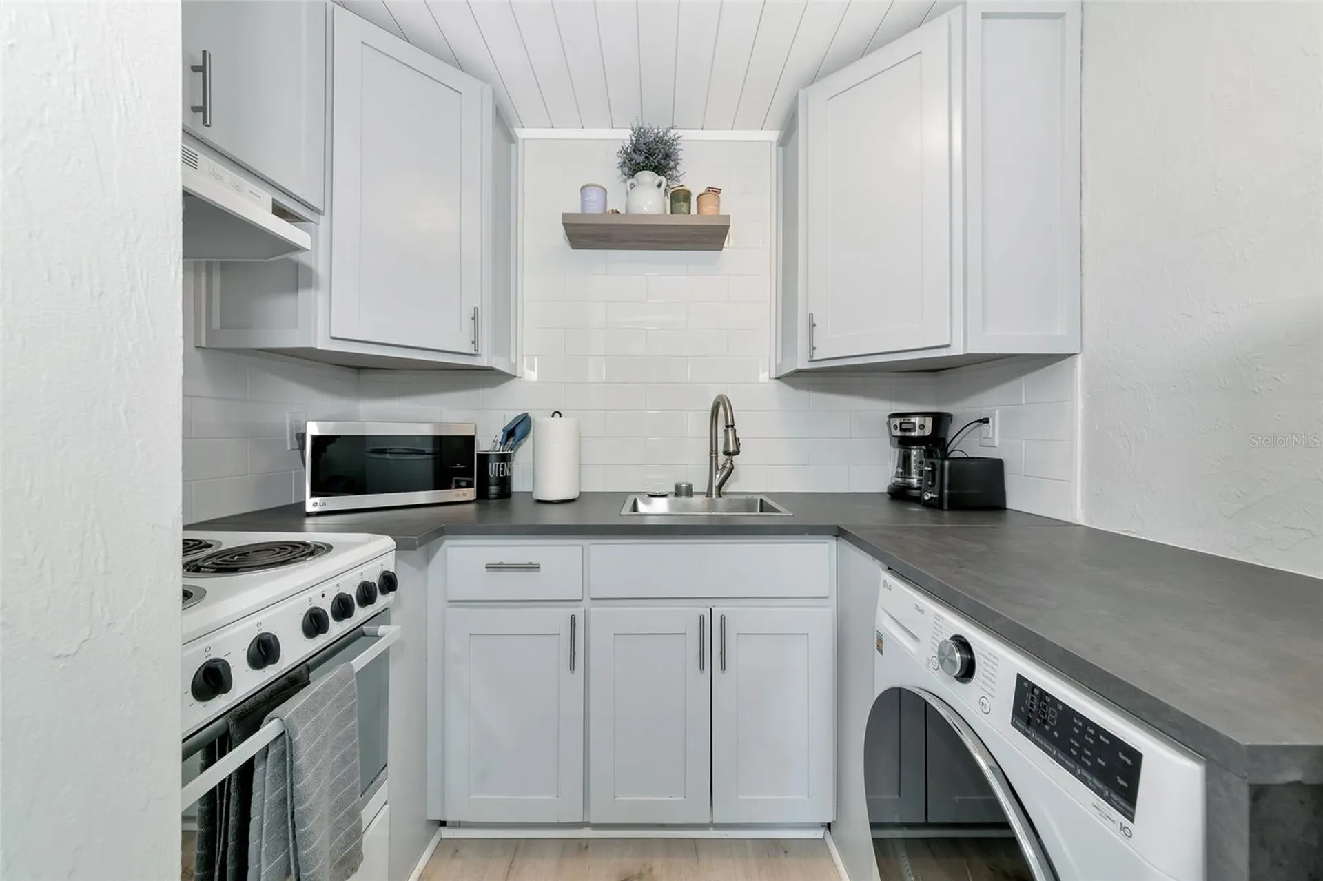 170 Roosevelt Drive Sarasota FL 34236