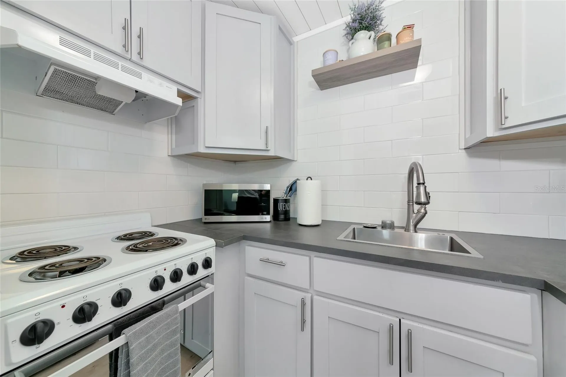 170 Roosevelt Drive Sarasota FL 34236