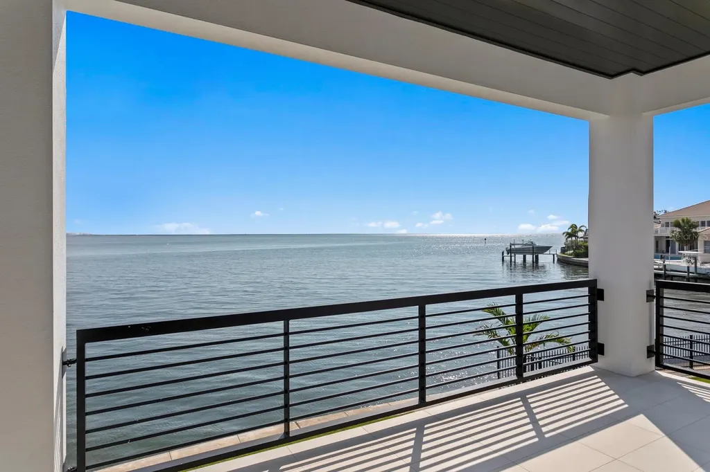 2087 Michigan Avenue NE St Petersburg FL 33703