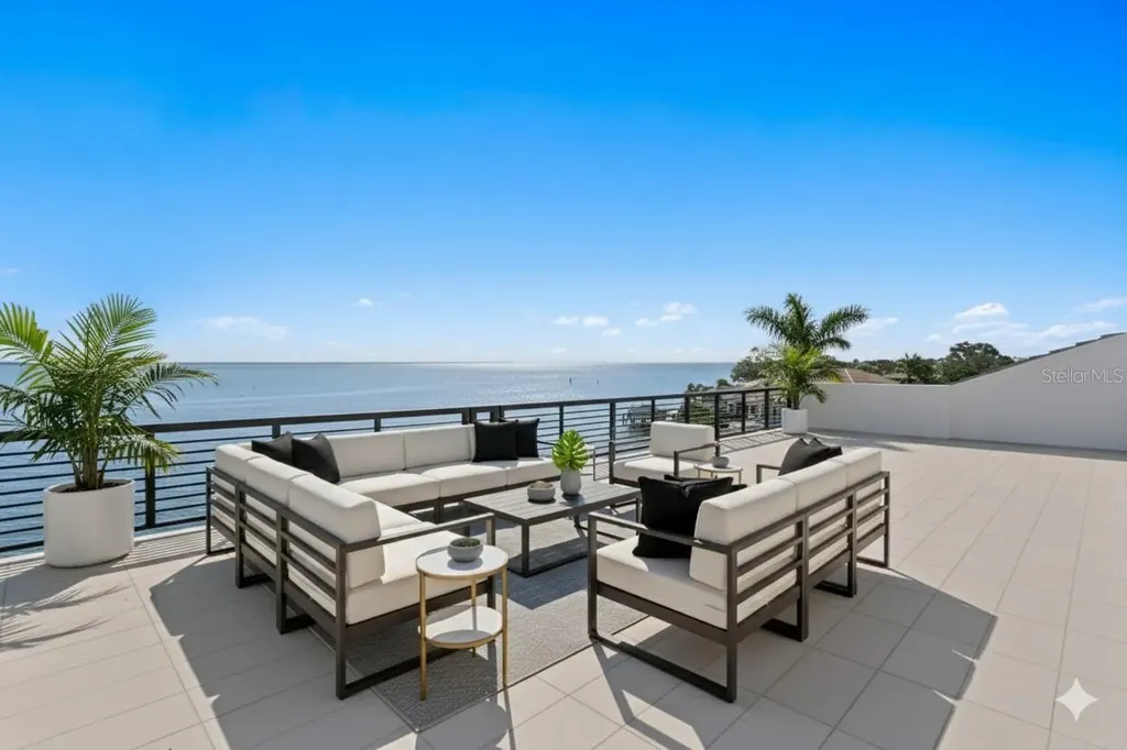 2087 Michigan Avenue NE St Petersburg FL 33703