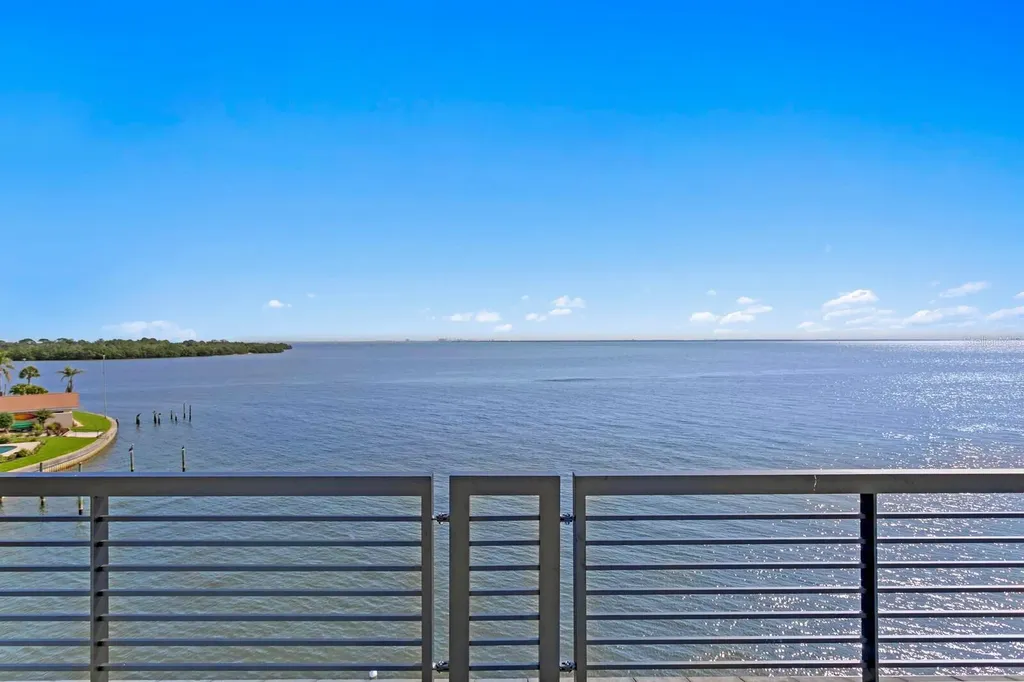 2087 Michigan Avenue NE St Petersburg FL 33703