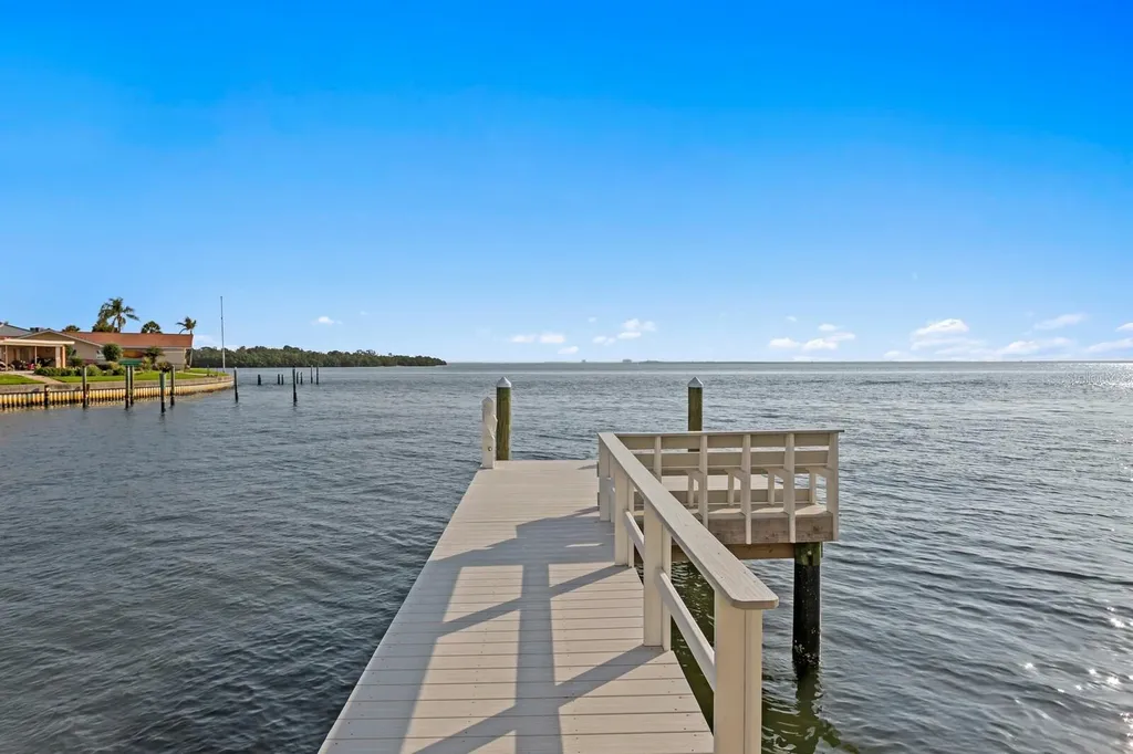 2087 Michigan Avenue NE St Petersburg FL 33703