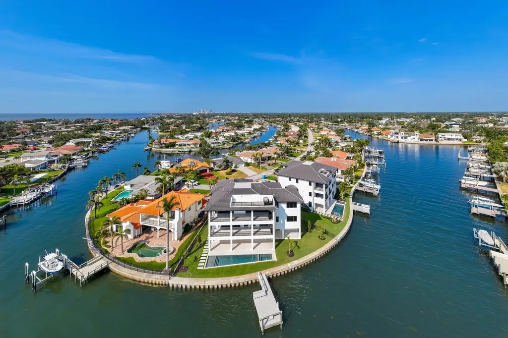 2087 Michigan Avenue NE St Petersburg FL 33703