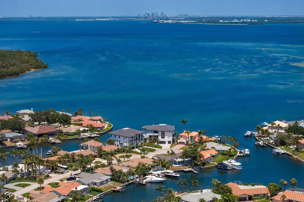 2087 Michigan Avenue NE St Petersburg FL 33703