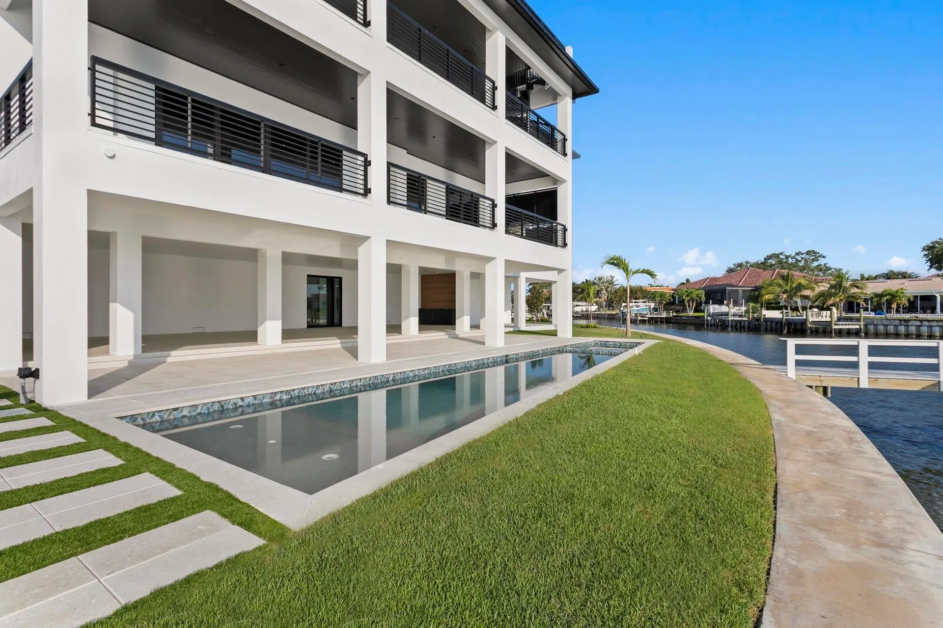 2087 Michigan Avenue NE St Petersburg FL 33703