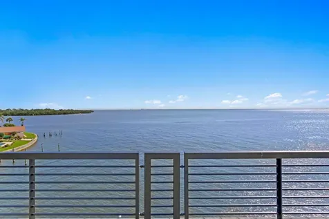 2087 Michigan Avenue NE St Petersburg FL 33703