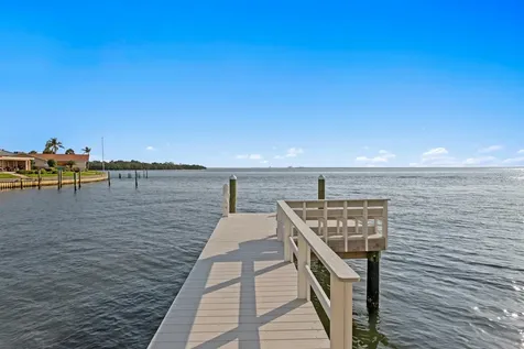 2087 Michigan Avenue NE St Petersburg FL 33703