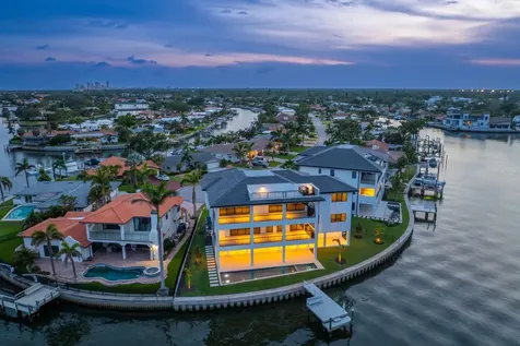 2087 Michigan Avenue NE St Petersburg FL 33703