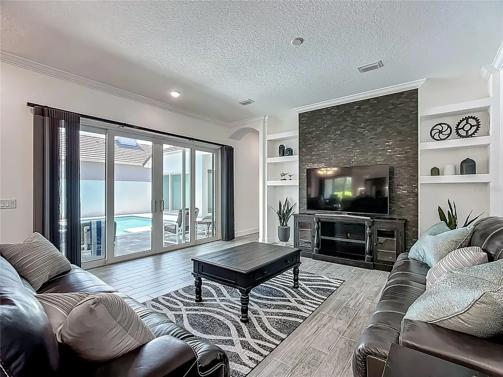 235 Hampton Loop Davenport FL 33837