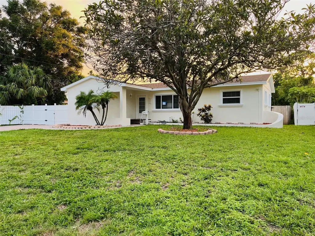 6235 17th Avenue N St Petersburg FL 33710