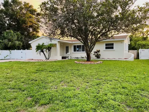 6235 17th Avenue N St Petersburg FL 33710