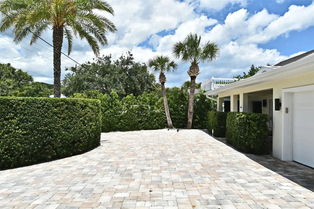 507 N Peninsula Avenue New Smyrna Beach FL 32169