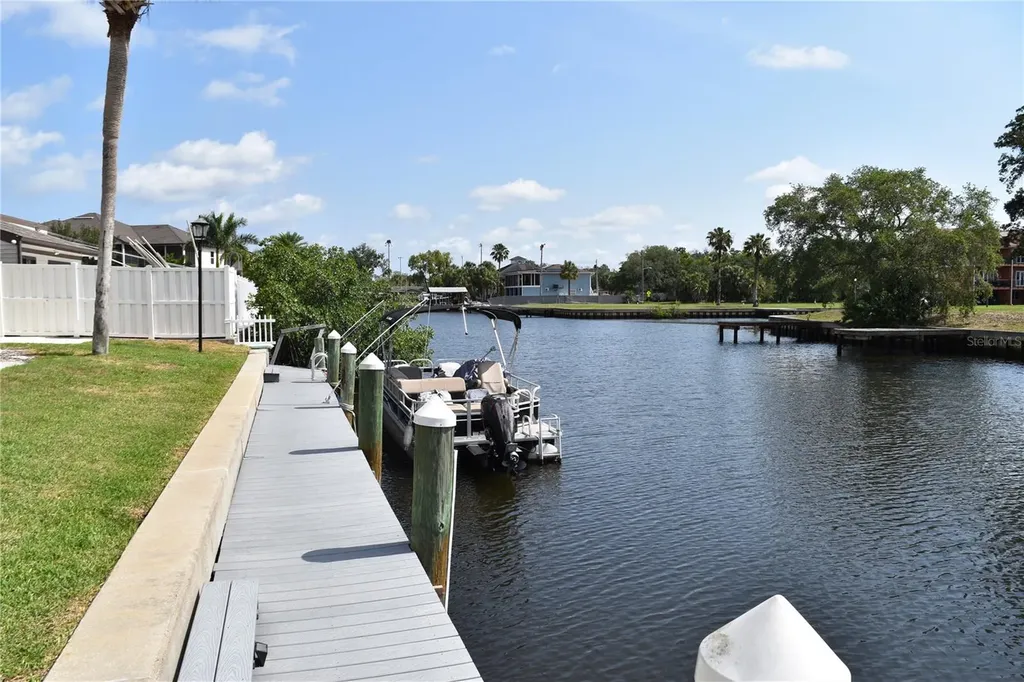 420 Moorings Cove Drive Tarpon Springs FL 34689