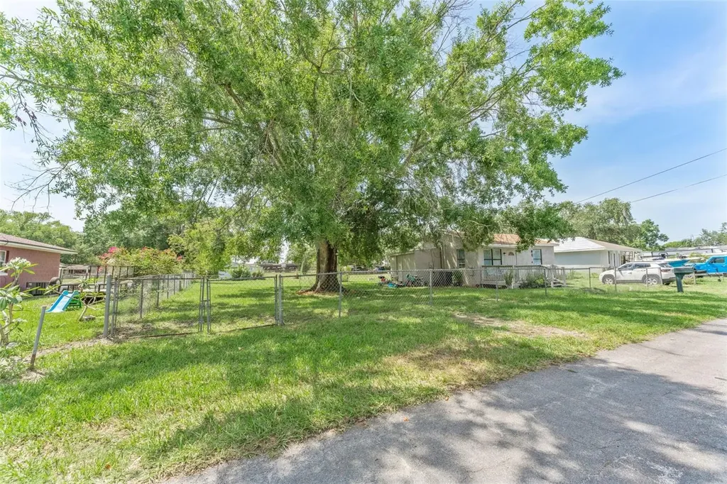 652 N Jackson Street Eagle Lake FL 33839