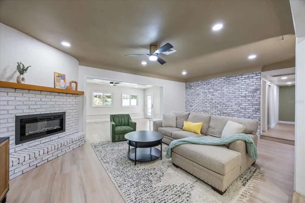6875 11th Avenue N St Petersburg FL 33710