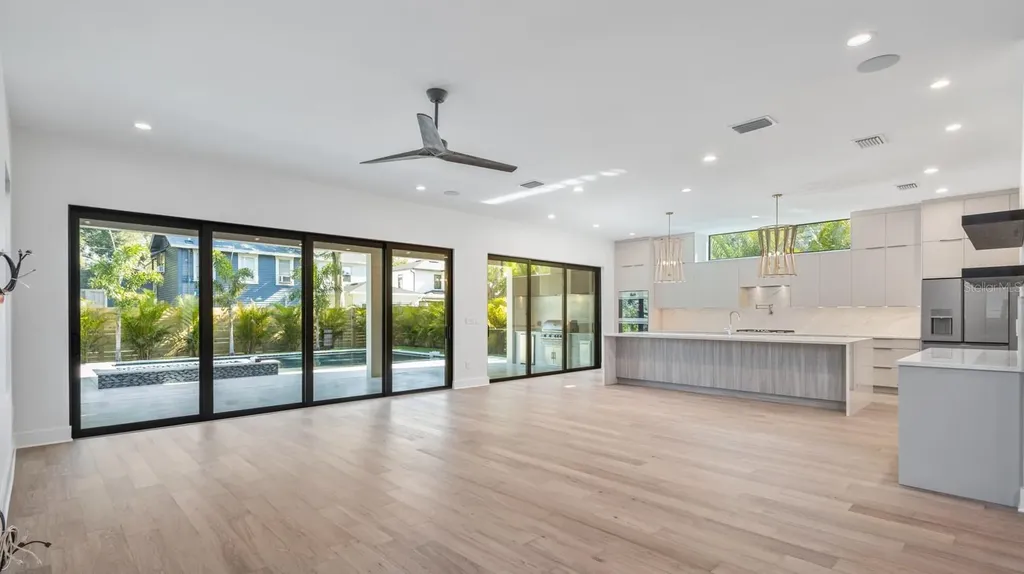 910 W Virginia Avenue Tampa FL 33603
