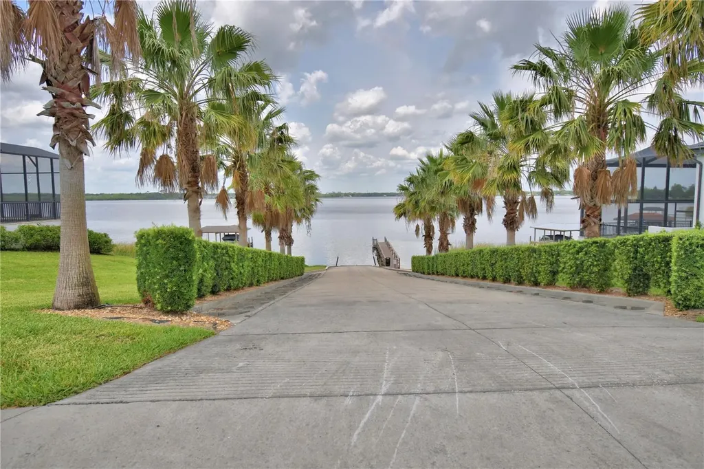 445 Waterfern Trail Drive Auburndale FL 33823