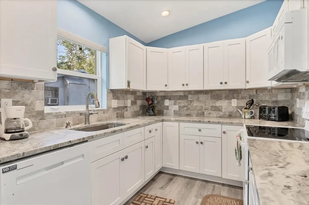 352 Glenwood Avenue Osprey FL 34229