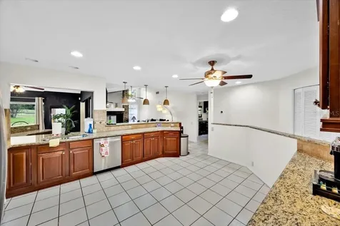 2900 Hammock Drive Plant City FL 33566