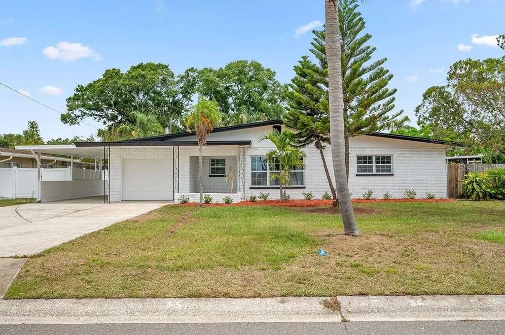 5629 36th Avenue N St Petersburg FL 33710