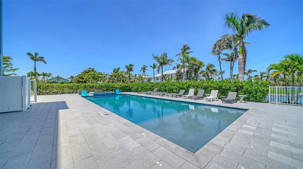 630 De Narvaez Drive Longboat Key FL 34228