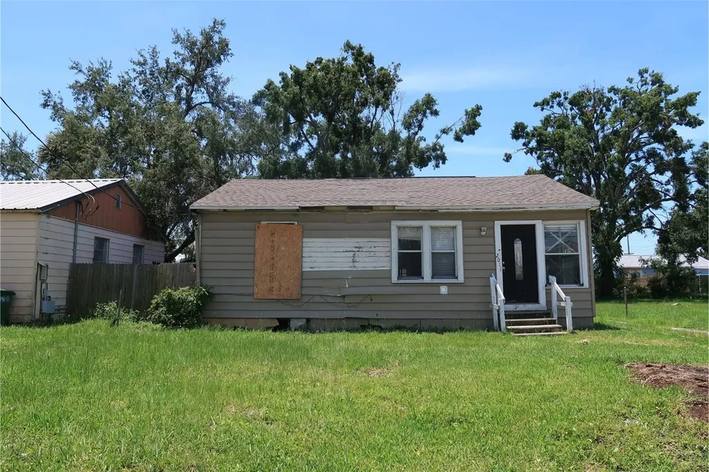 2011 Oakwood Avenue Tampa FL 33605