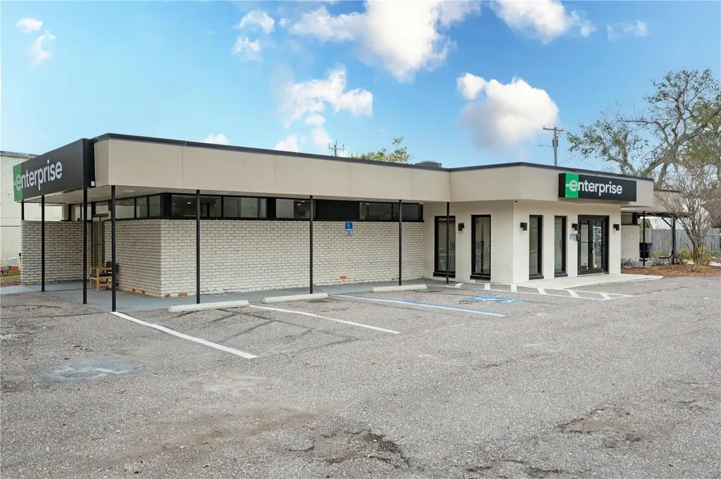 313 18th Avenue S St Petersburg FL 33705