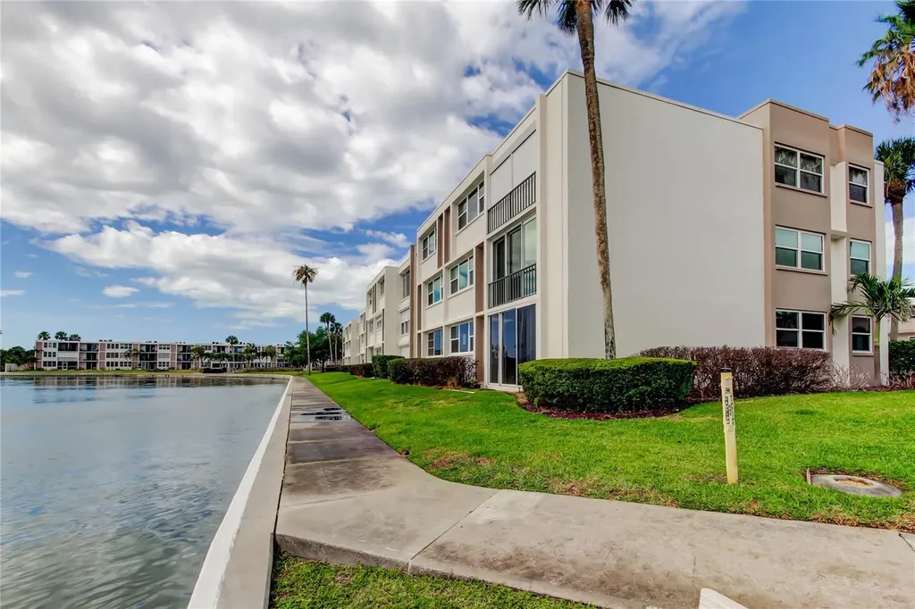 7465 Bay Island Drive S South Pasadena FL 33707