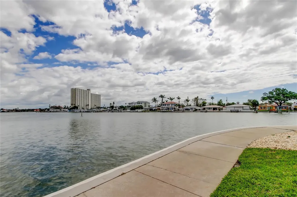 7465 Bay Island Drive S South Pasadena FL 33707