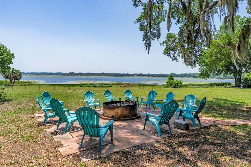 561 SE Lakeview Drive Keystone Heights FL 32656