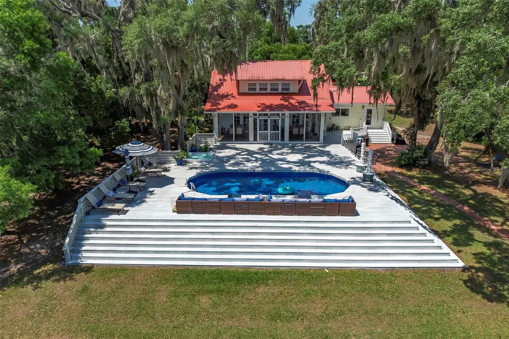 561 SE Lakeview Drive Keystone Heights FL 32656