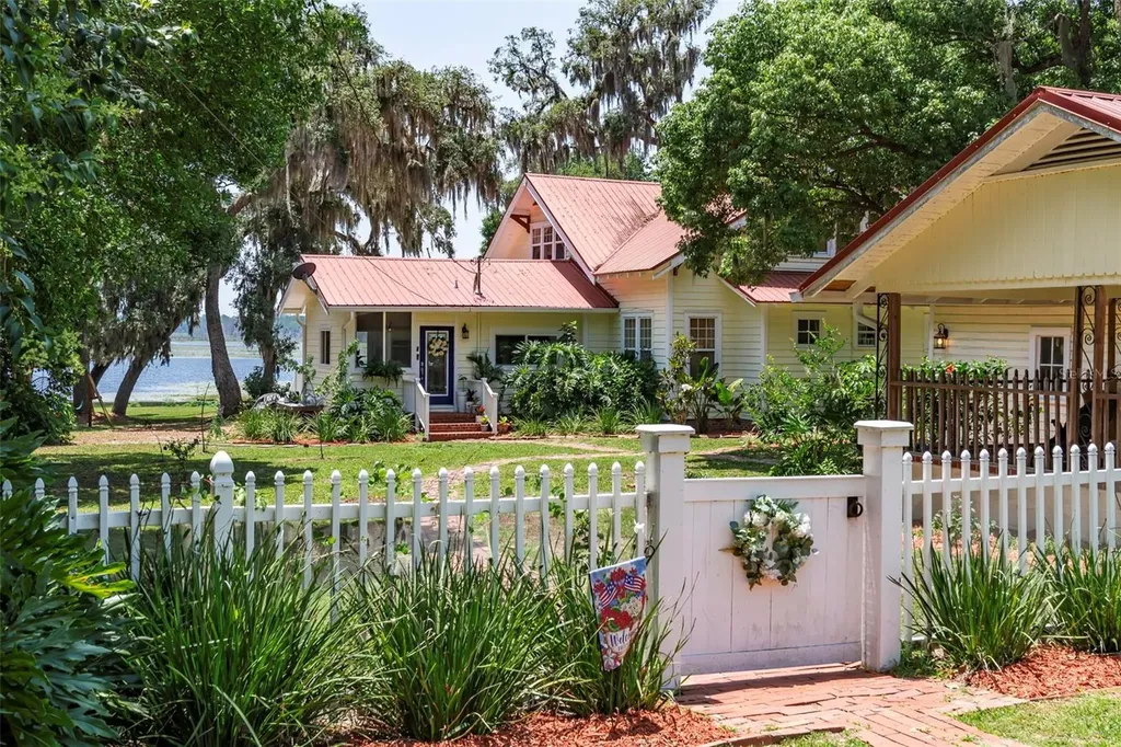 561 SE Lakeview Drive Keystone Heights FL 32656