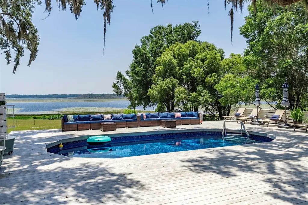 561 SE Lakeview Drive Keystone Heights FL 32656
