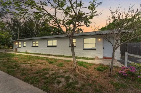 137 NE Monroe Circle N St Petersburg FL 33702