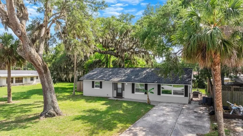 704 Lynn Avenue New Smyrna Beach FL 32168