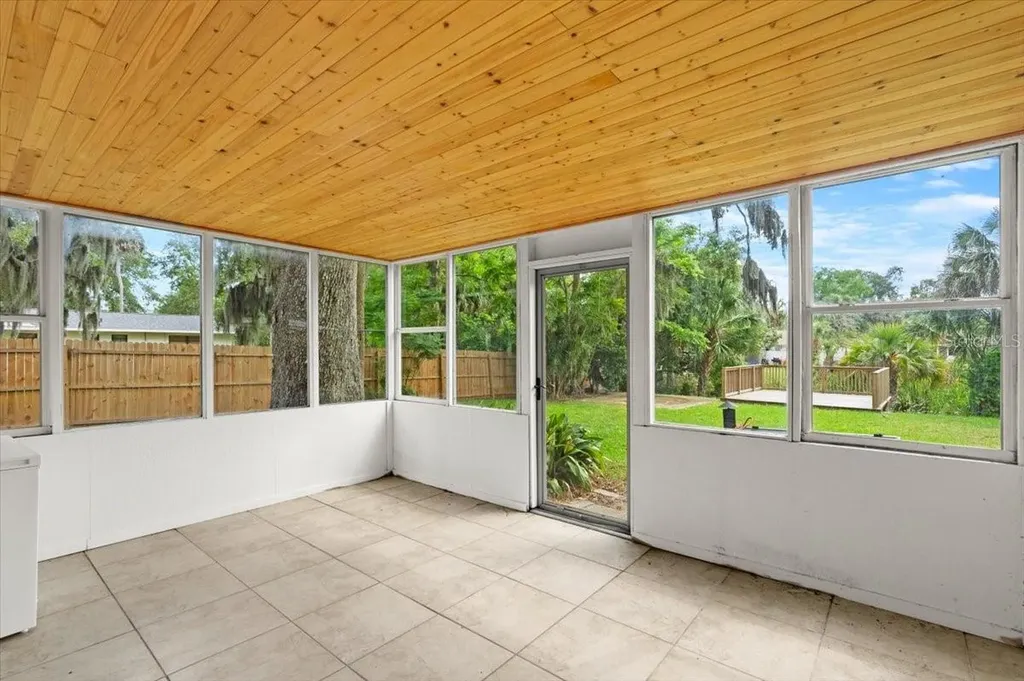 704 Lynn Avenue New Smyrna Beach FL 32168
