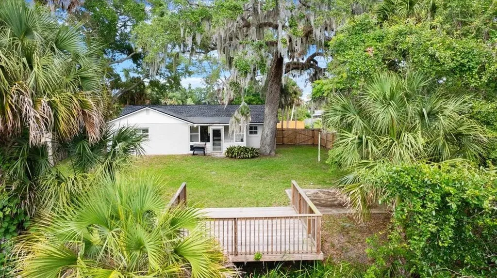 704 Lynn Avenue New Smyrna Beach FL 32168