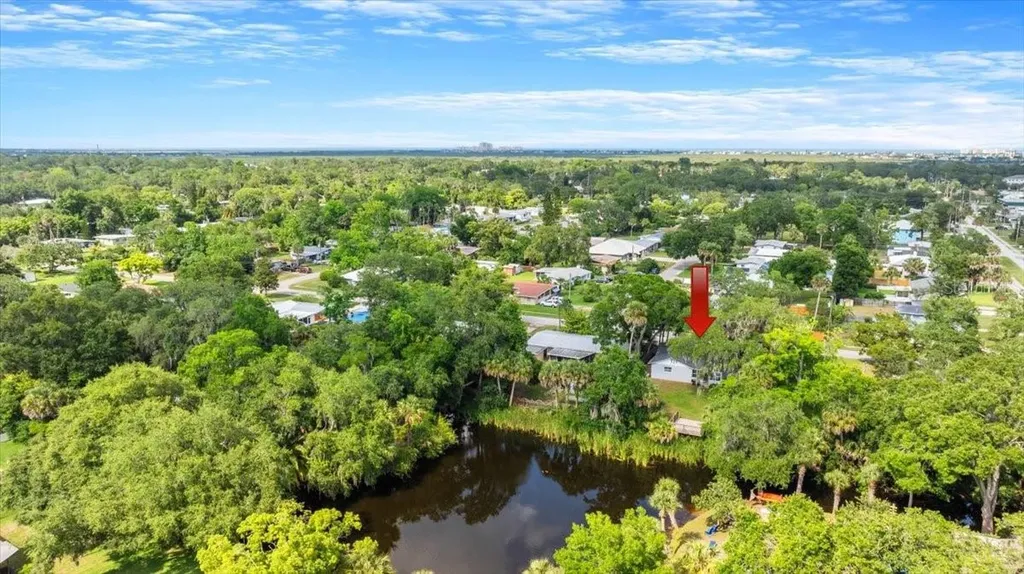 704 Lynn Avenue New Smyrna Beach FL 32168