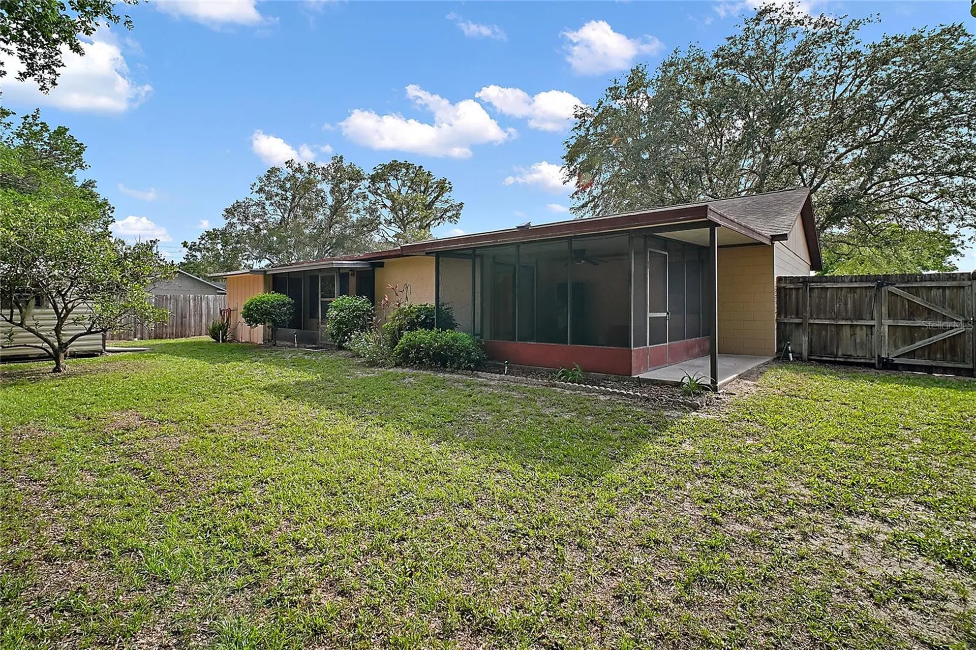 501 Cherry Tree Street Eustis FL 32726