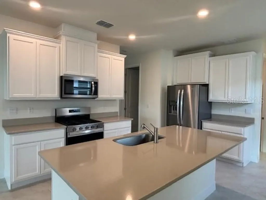 3975 Kennebunk Loop Mount Dora FL 32757