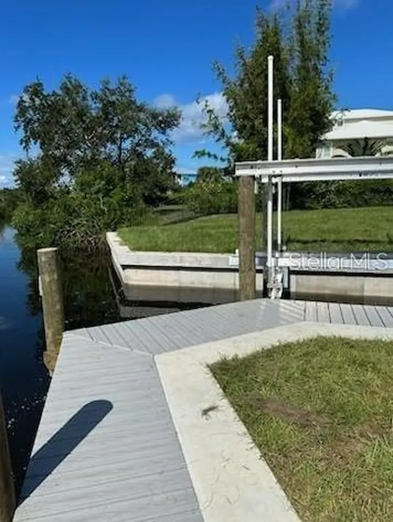1947 Wisconsin Avenue Englewood FL 34224